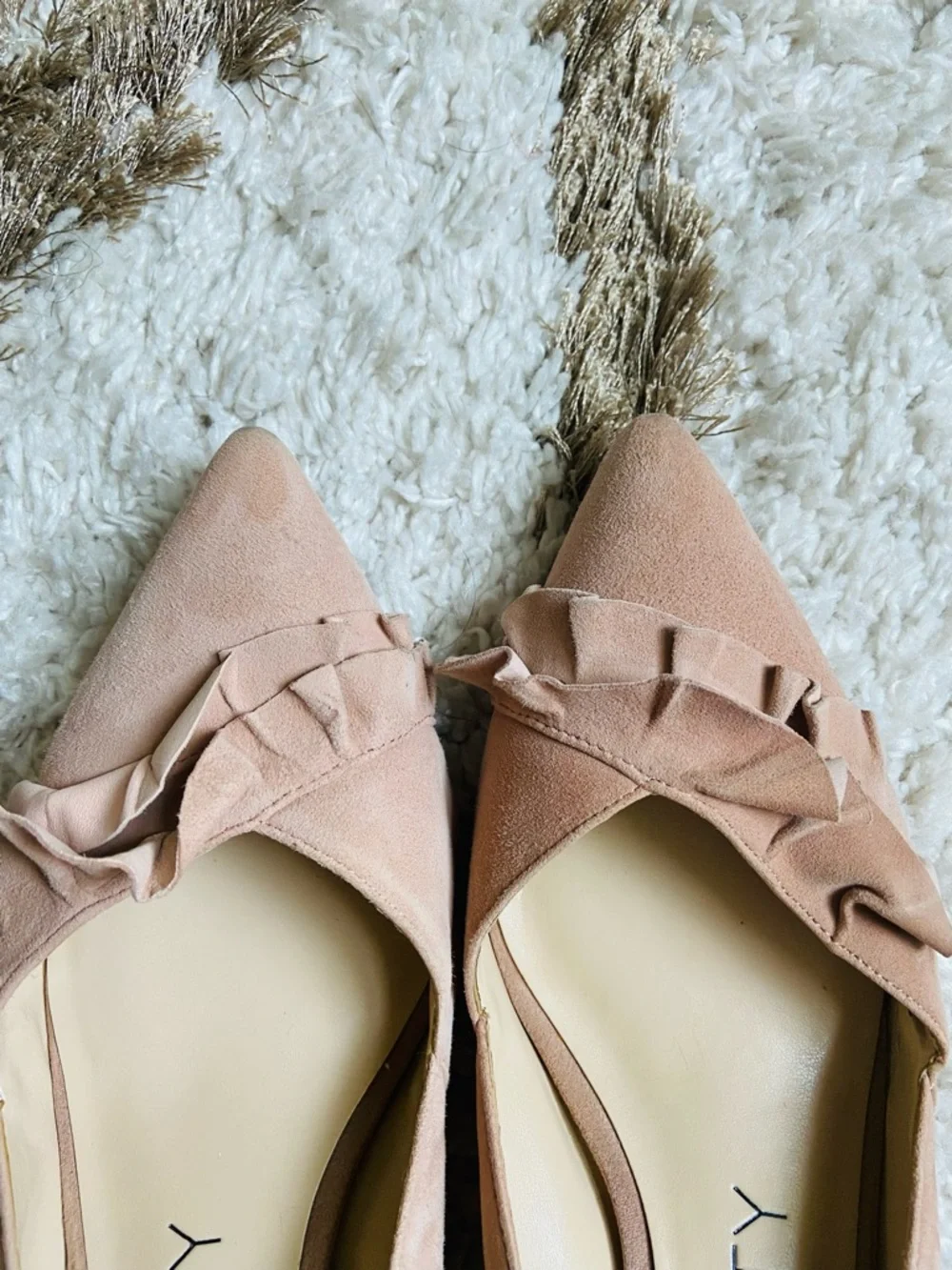 Sole Society Blush Pastel Pink Ruffle Suede Pointed Toe Flats Size 8.5 Medium - Picture 2 of 5